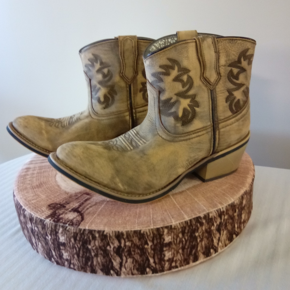 Laredo Tan Round Tow Booties NIB